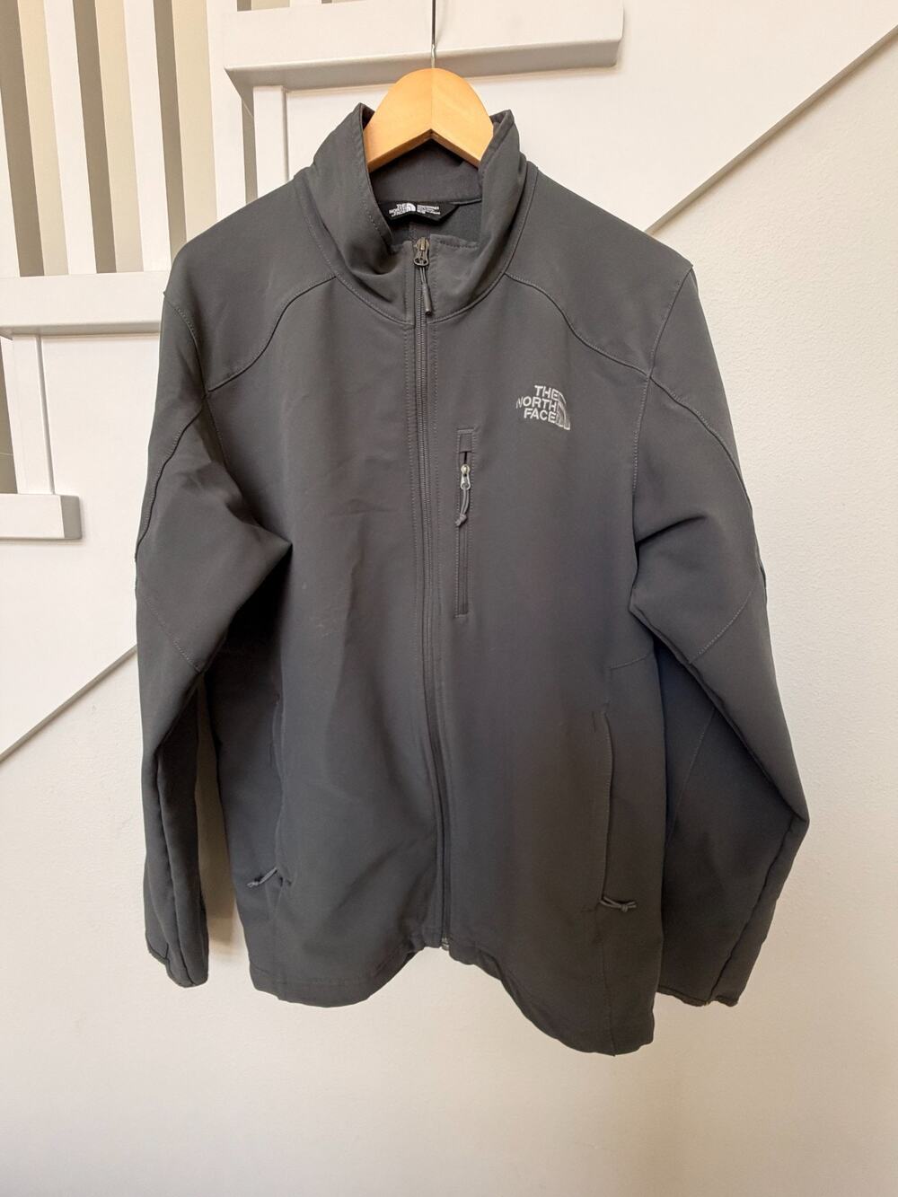 North Face Jacket Mens Medium Grey Softshell Water Resistant Wind Apex Bionic